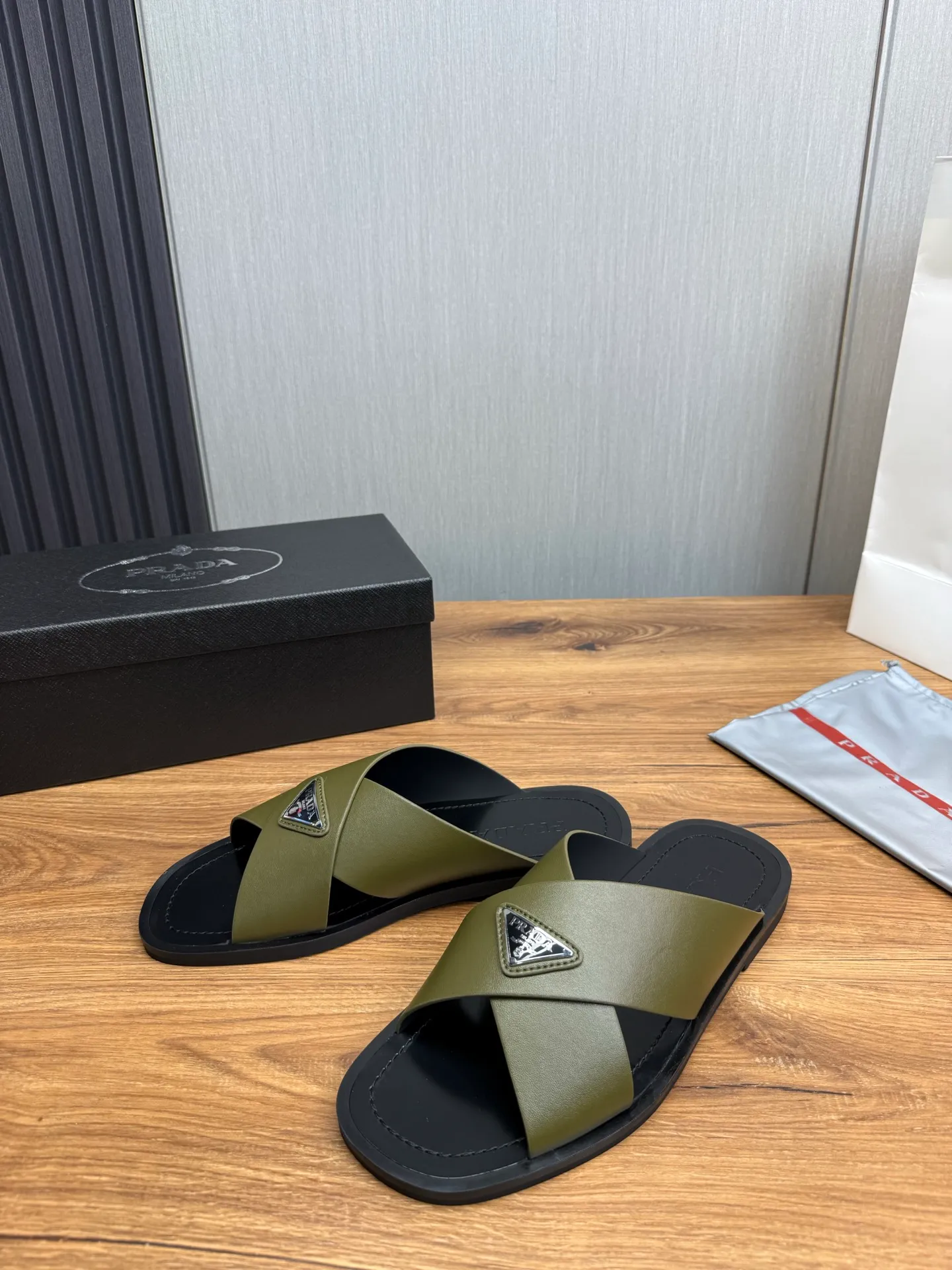 Factory price 340💰 ＰＲＡＤＡPrada - popular men's slippers hot sale 🔥 🩴Official website one to one production 38-45 sizes 45 46 🉑️Customized!